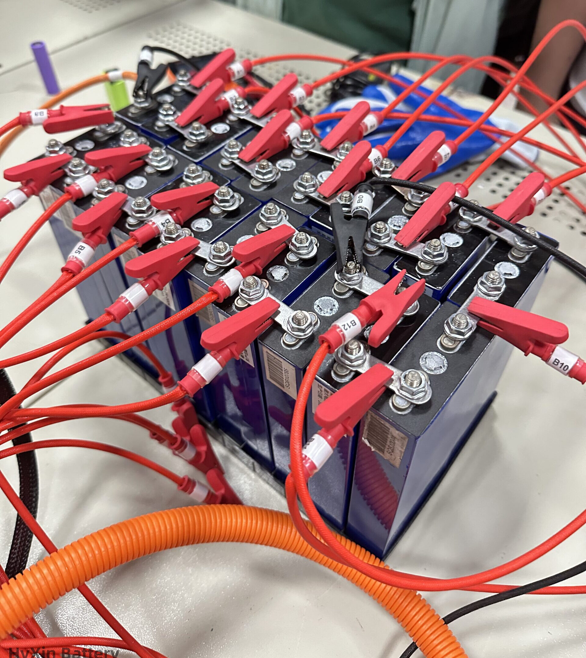 Battery Pack discharge and charge active Balancing